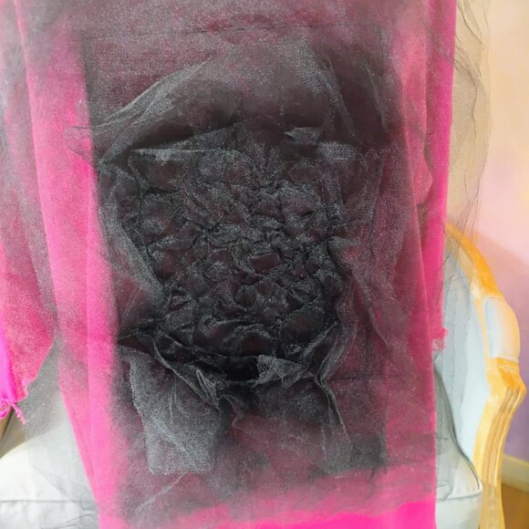 Hot pink sweatshirt tunic with statement tulle, size L - Picture 3 of 10